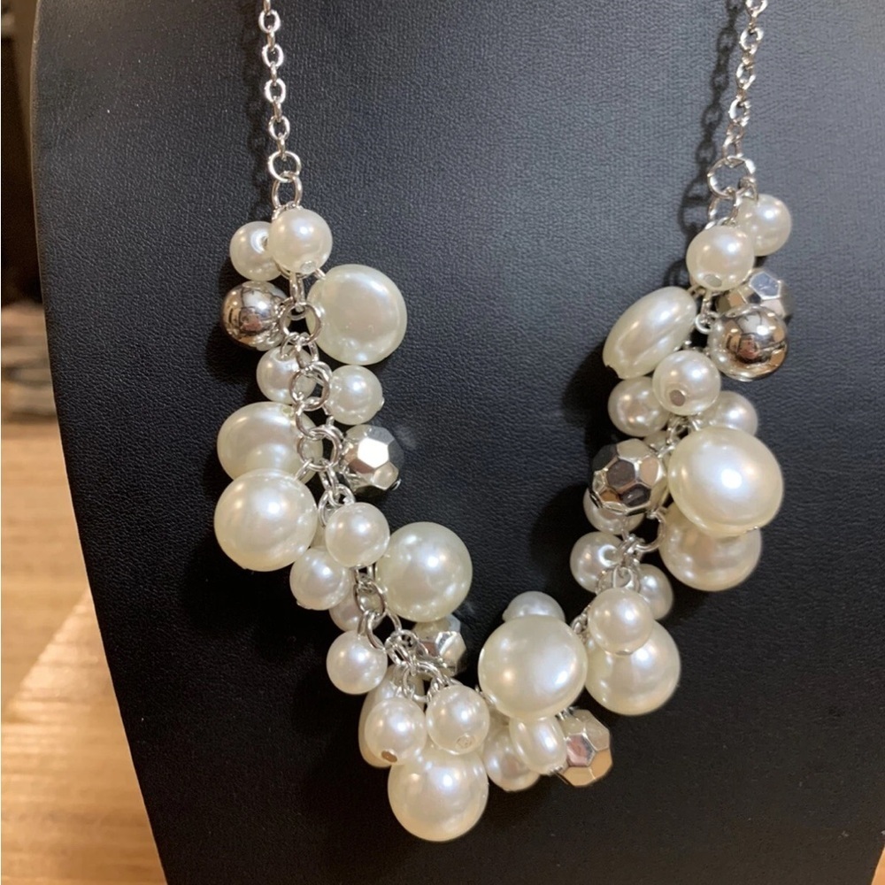Paparazzi Necklace ~ Battle of the Bombshells White/Silver - Picture 4 of 5